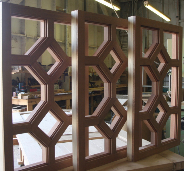 Photo 73  Ribbon Sapele Transom