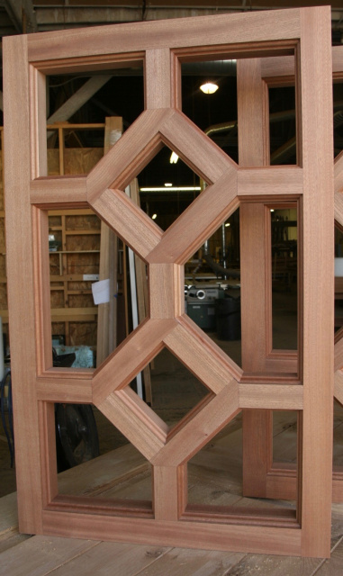 Photo 72 Ribbon Sapele Transom