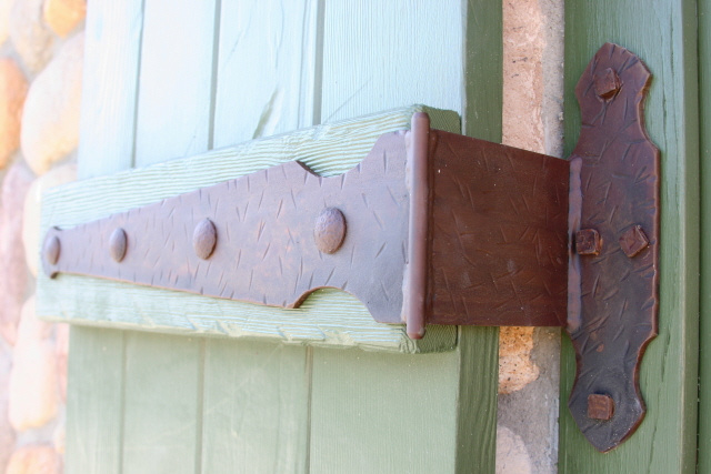 Photo 26 Rustic Shutter Iron Detail